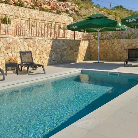 Gold Sun Villa *